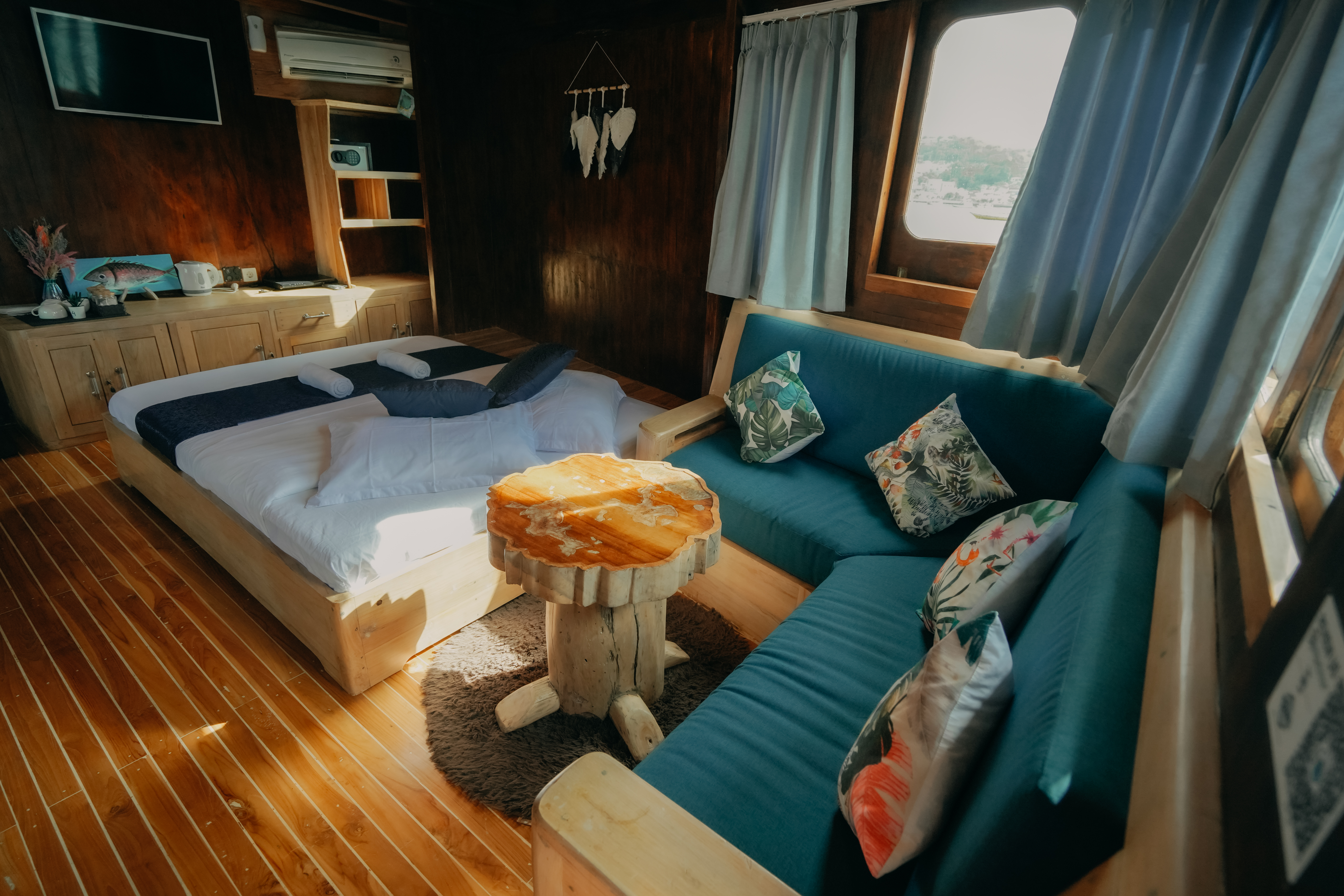 cabin-no-7_master-cabin_middle-deck_2.jpg